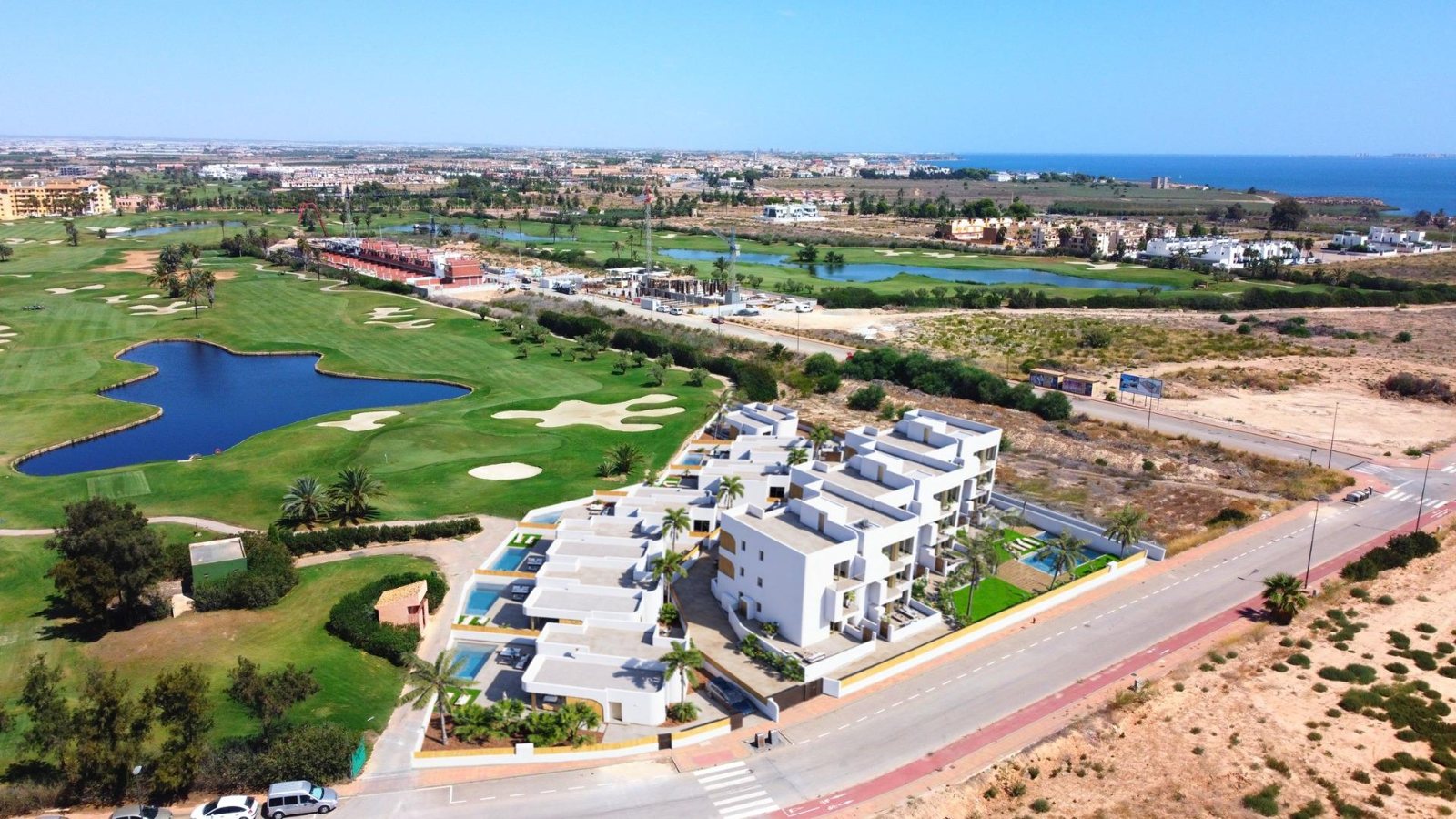Nieuwbouw wooncomplex in Los Alcázares aan de frontlinie van Serena